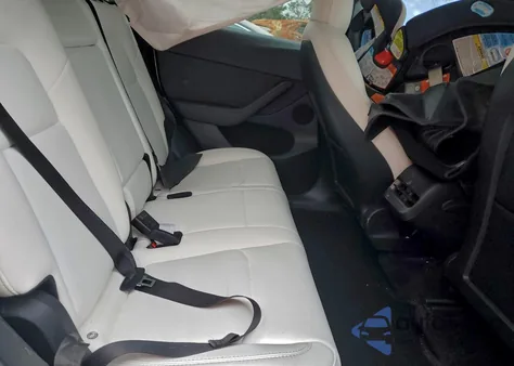 2022 Tesla Model Y z USA, uszkodzony, nr VIN 7SAYGDEE3NF537838